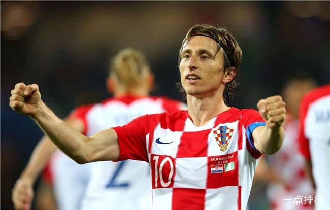 拜仁莱万多夫斯基关键进球锁定胜局（莱万多夫斯基致胜进球助拜仁取胜）