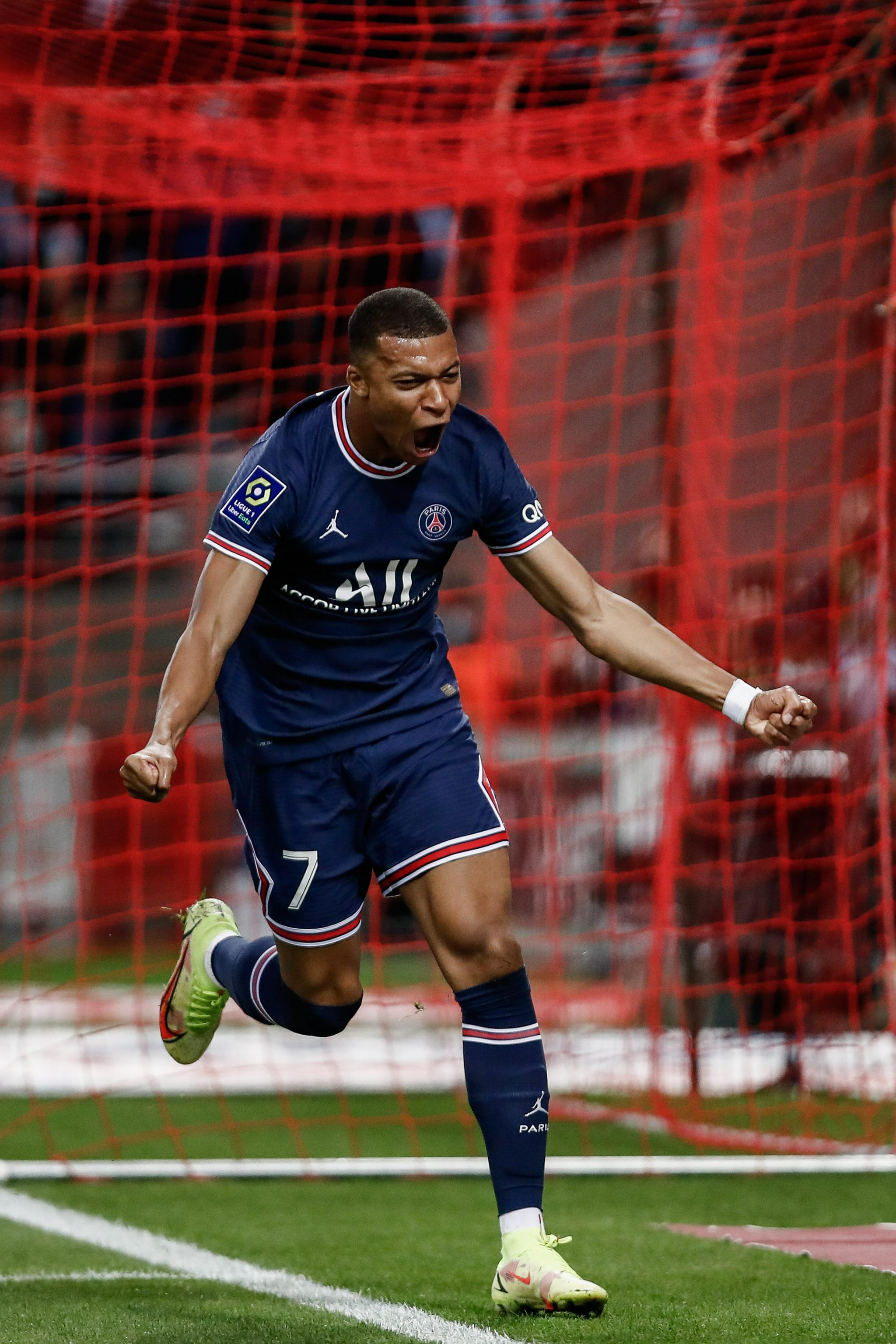 米体：斯帕莱蒂想让布雷默周末直接首发，但队医建议谨慎行事（米体：斯帕莱蒂希望让布雷默本周末直接先发，队医建议保守处理）