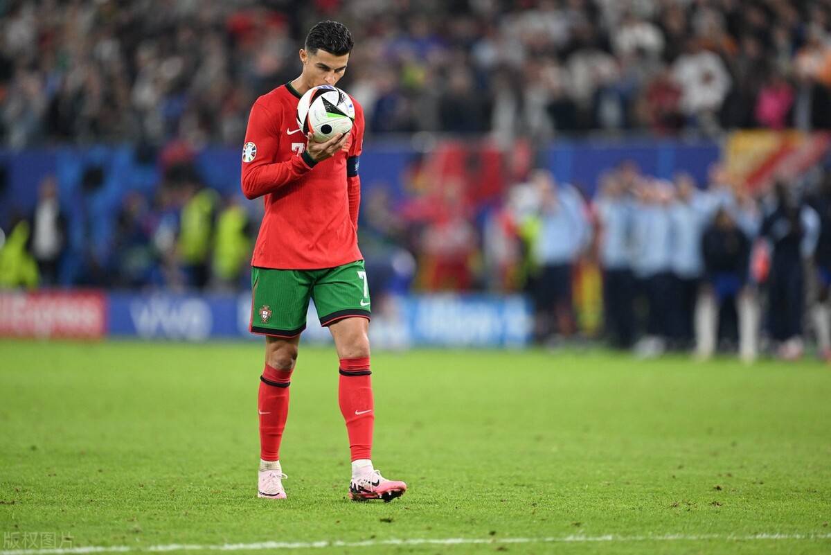 前米兰门将：圣地亚哥很难在意甲立足；球队真的很缺一名中锋（前米兰门将称：圣地亚哥难在意甲立足，球队确实缺一名中锋）