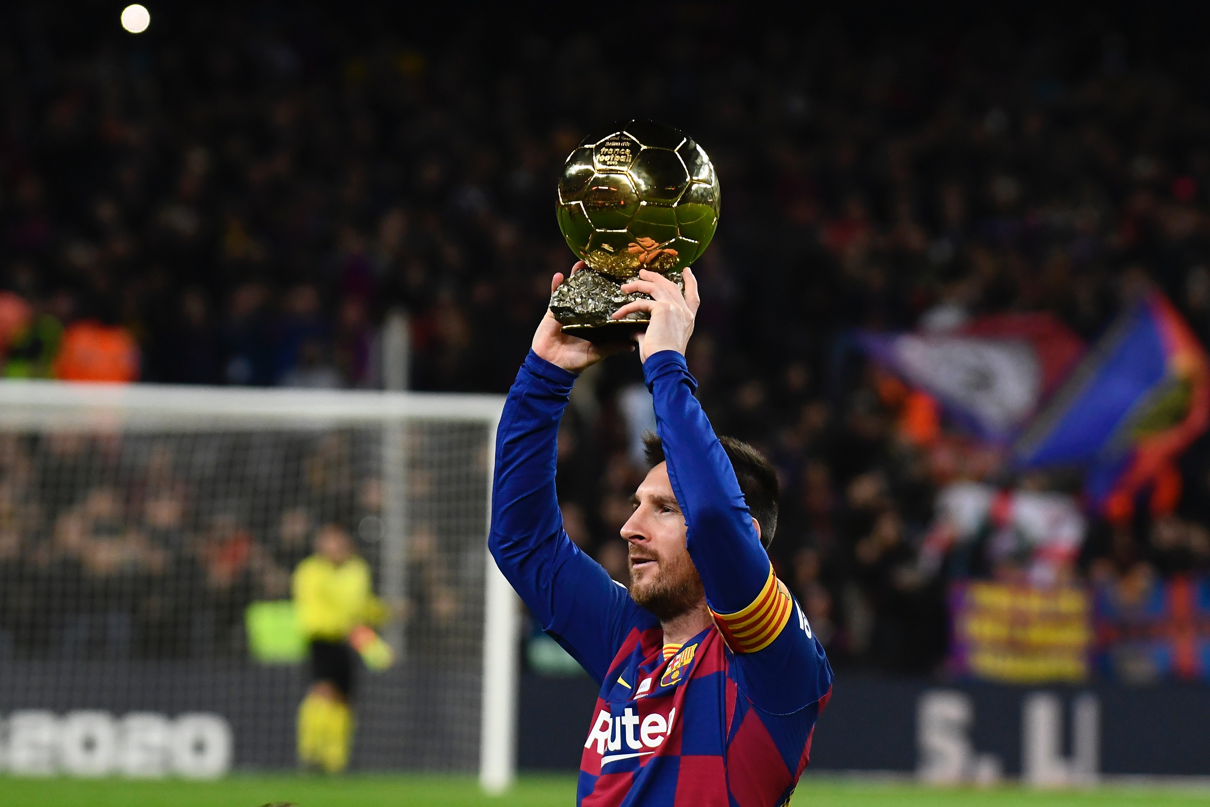 土媒：卢克曼接受加拉塔萨雷900万欧年薪，在等俱乐部谈妥（土媒：卢克曼已同意加拉塔萨雷900万欧年薪，正等待俱乐部敲定）