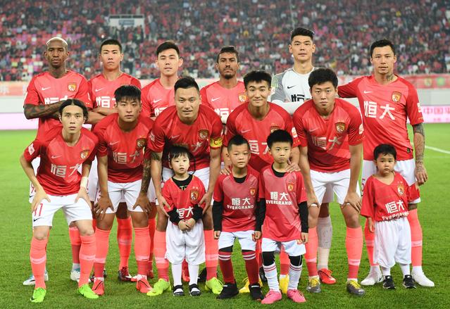 LOL：Uzi参加名人堂入驻仪式，Theshy提前预定第三个名额，Caps紧随其后