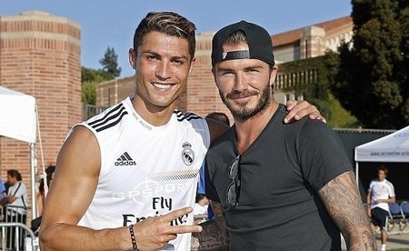 每体：一男子因假扮足球经纪人性侵61名未成年人被捕（每体：冒充足球经纪人的男子涉嫌性侵61名未成年人已被捕）