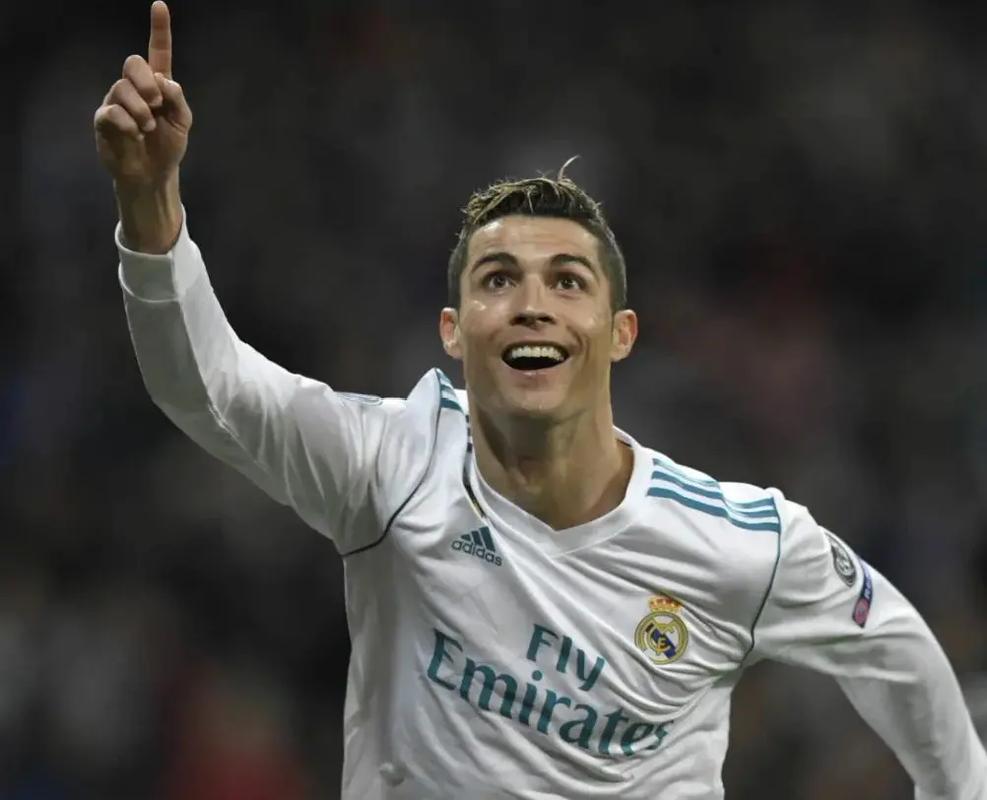 穆帅：当年我给了麦克托米奈生涯首秀，今天他给我他的球衣（穆帅：昔日我助麦克托米奈完成处子秀，今日他以球衣回馈我）