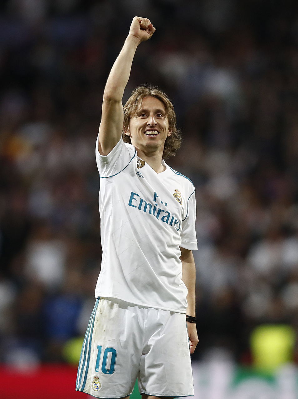 马刺客场115-102击败开拓者，福克斯37分带队取胜，展现全面实力。（马刺115-102客场击退开拓者，福克斯轰37分领军取胜，全面实力尽显）