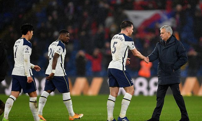 武磊受邀出席上海徐汇区足球超级联赛开幕式，并宣布比赛开幕（武磊出席上海徐汇区足球超级联赛开幕式并宣布开赛）