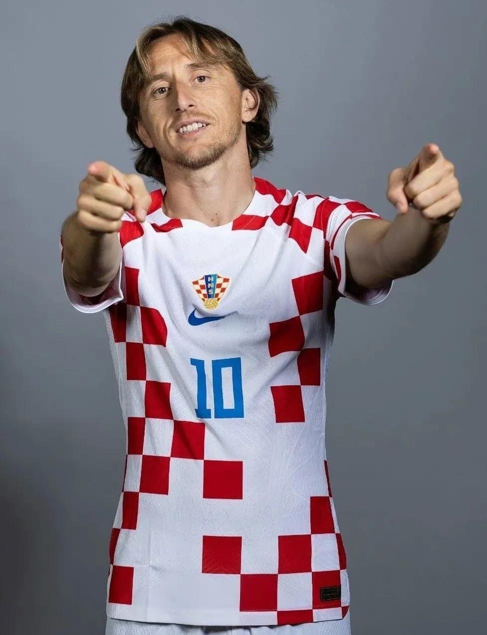 巴顿：很遗憾自己因伤没赶上最后几轮比赛，朋友们明年见（巴顿因伤缺席最后几轮：遗憾未能出战，朋友们明年见）